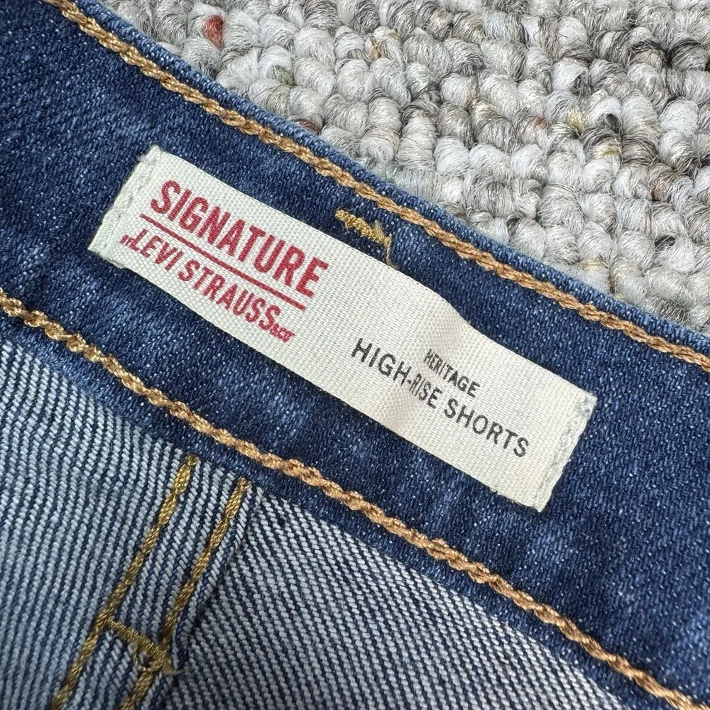 Levi's Shorts Womens 4 Fits 26x4.5 Cut Off Heritage High Rise Blue Denim